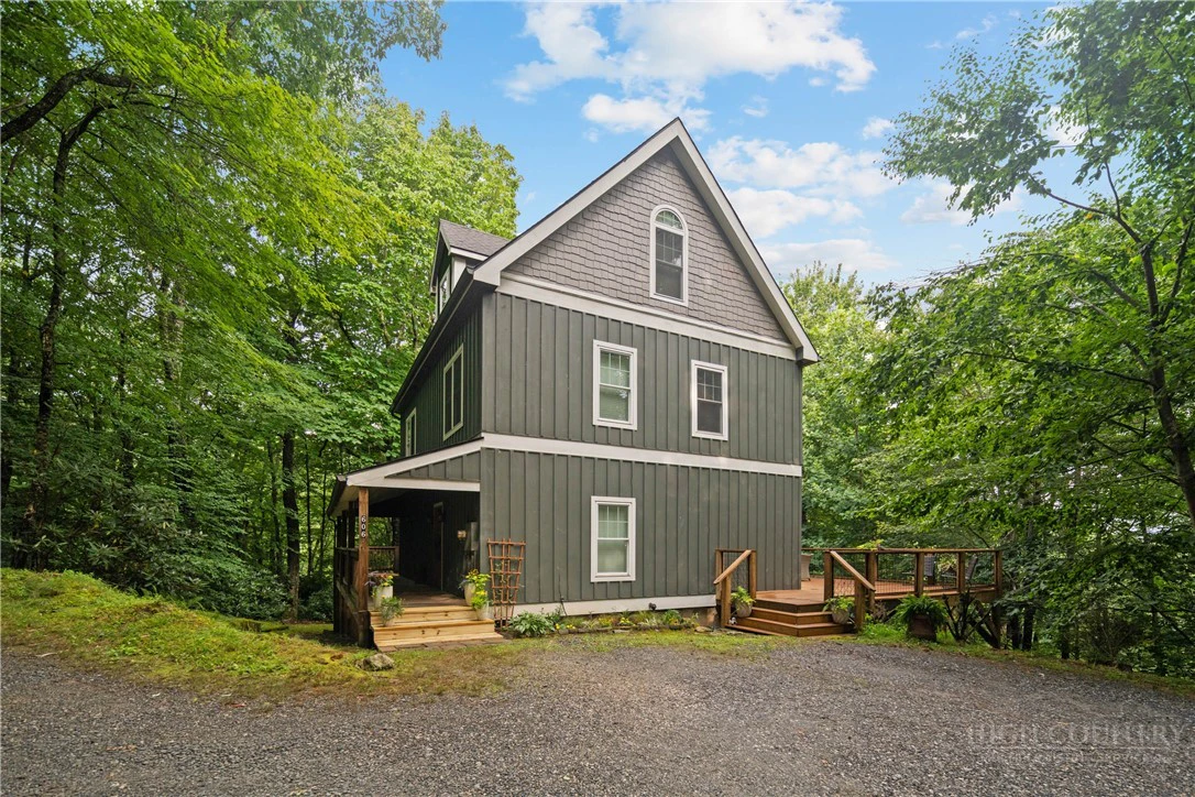 Image number 1 for the current listing