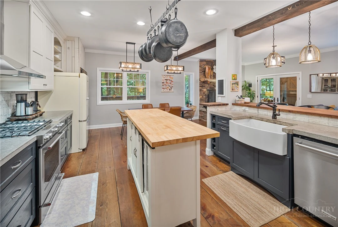 Image number 2 for the current listing