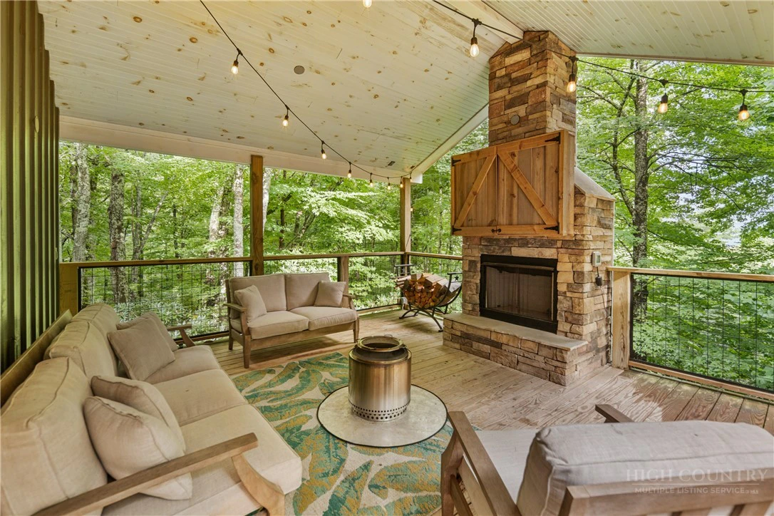 Image number 3 for the current listing