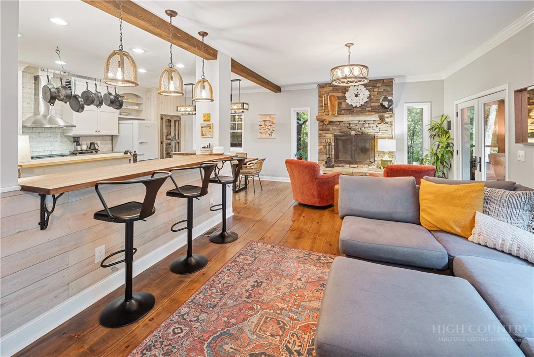 Image number 5 for the current listing
