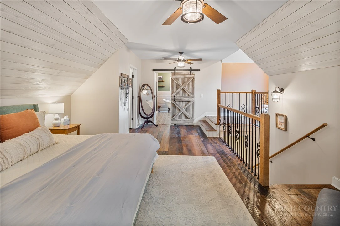 Image number 6 for the current listing