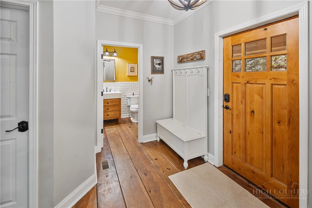 Image number 11 for the current listing