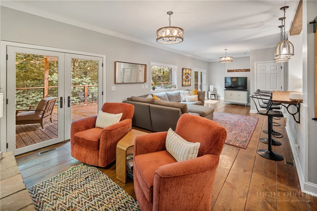 Image number 18 for the current listing