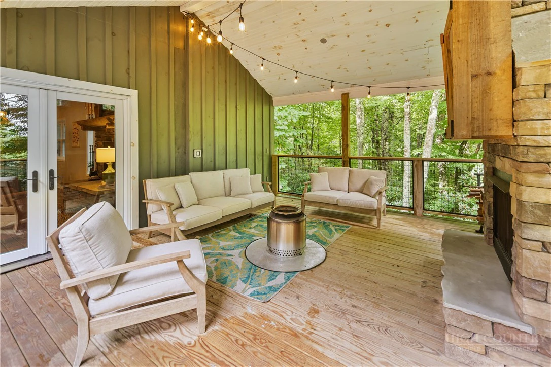 Image number 21 for the current listing