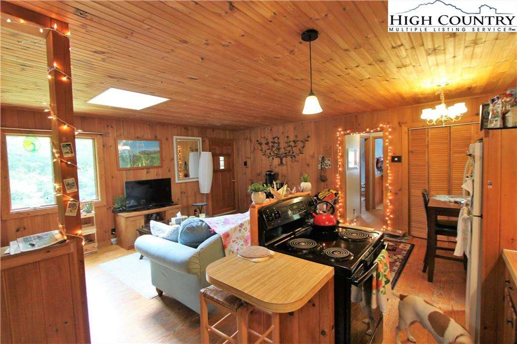 Image number 8 for the current listing
