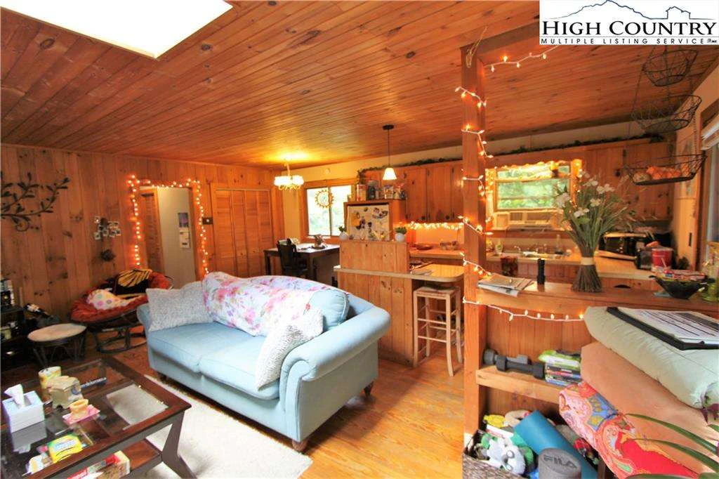 Image number 9 for the current listing