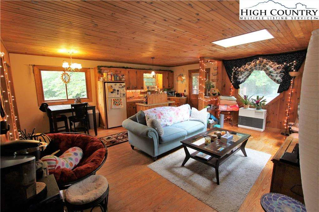 Image number 2 for the current listing