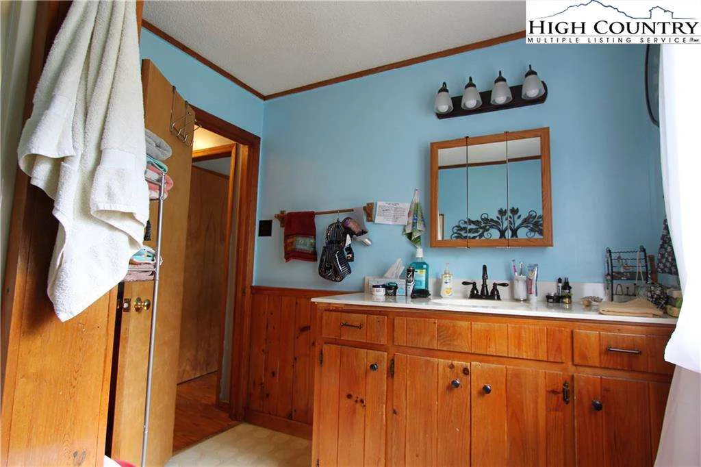 Image number 11 for the current listing