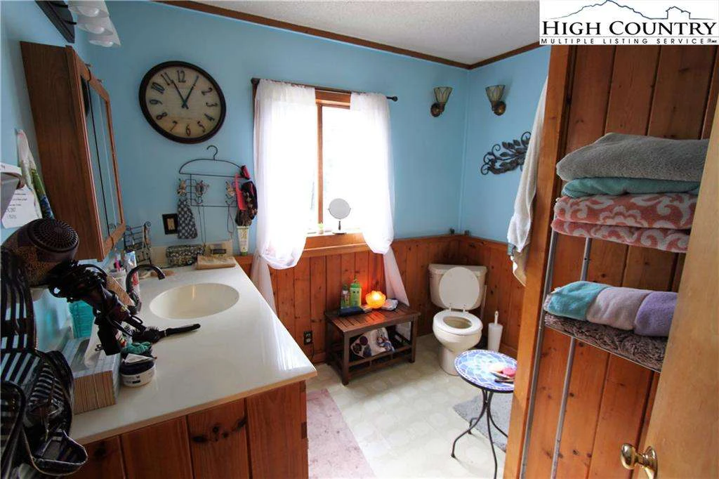 Image number 13 for the current listing
