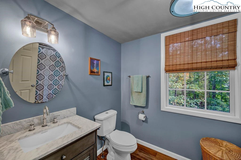 Image number 19 for the current listing