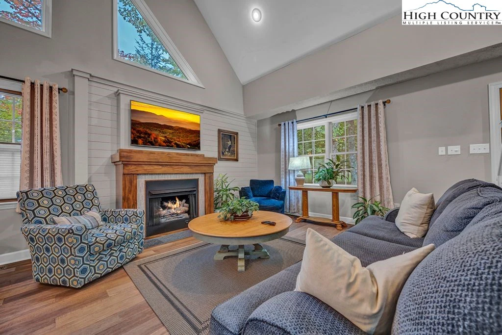 Image number 10 for the current listing