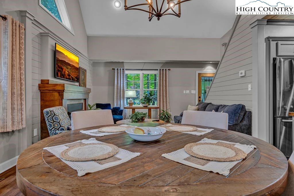Image number 3 for the current listing