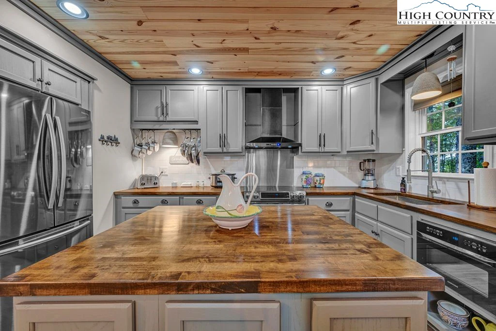Image number 5 for the current listing