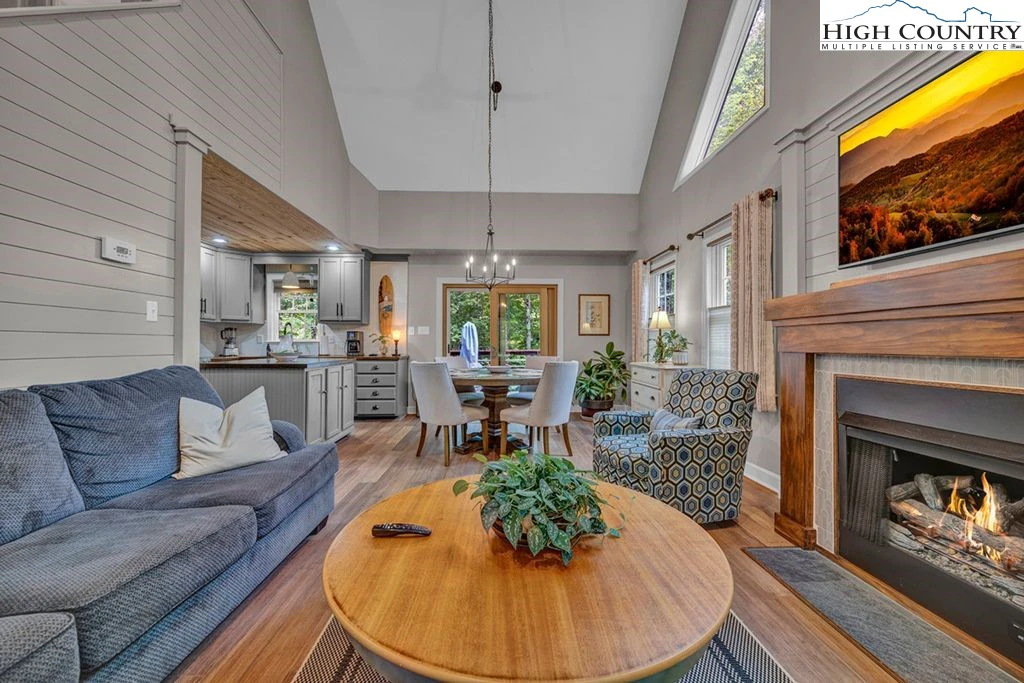 Image number 9 for the current listing
