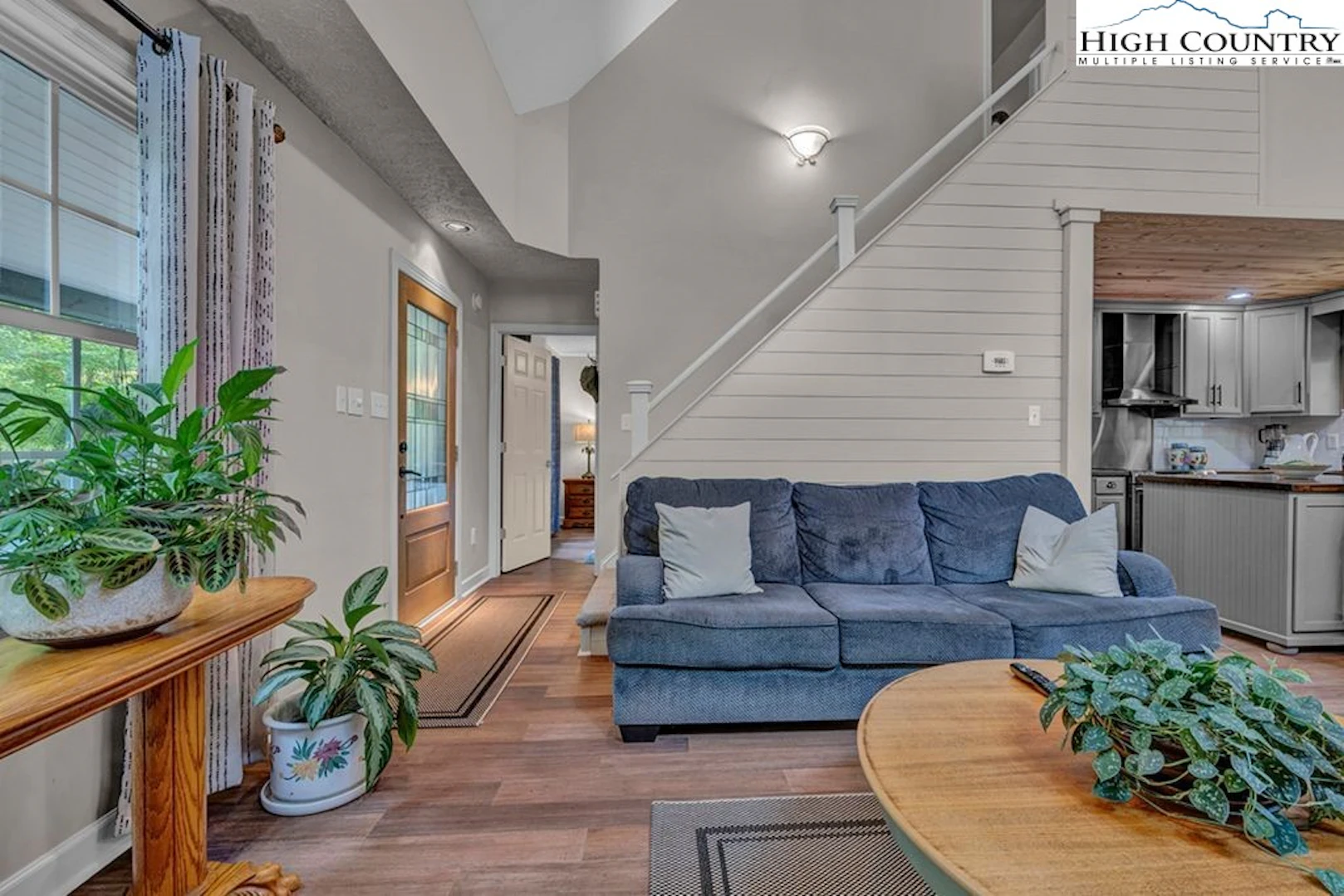 Image number 2 for the current listing