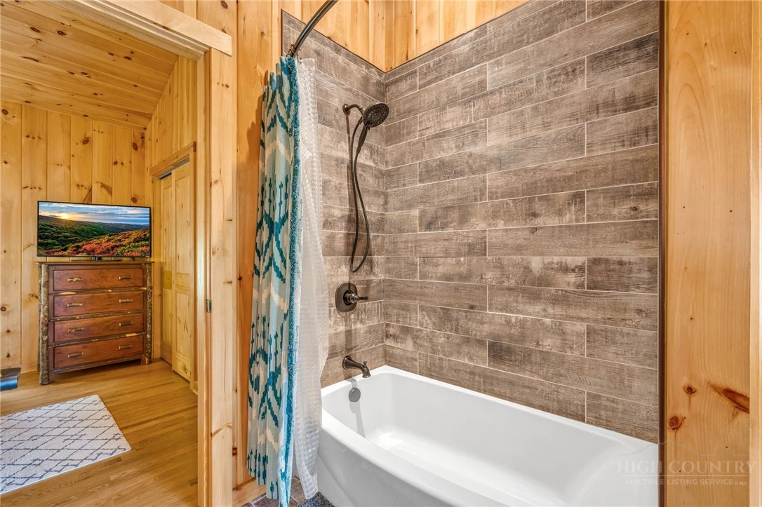 Image number 3 for the current listing