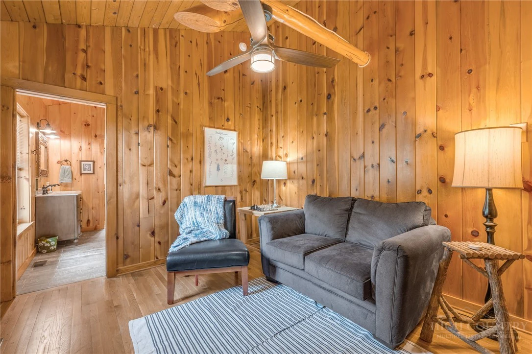 Image number 4 for the current listing