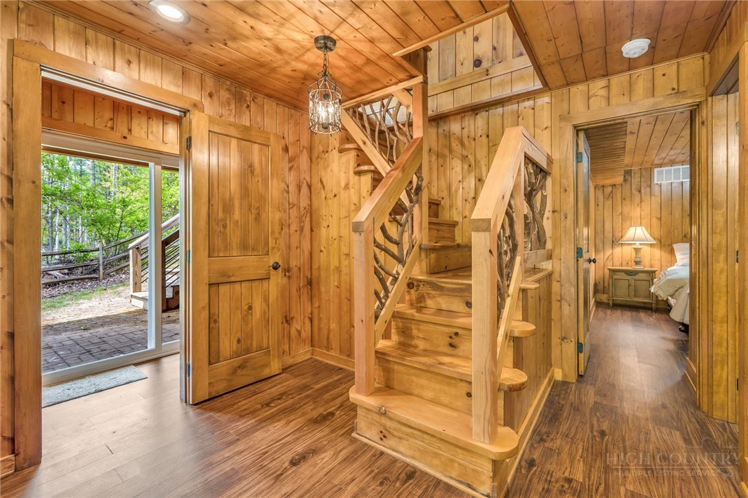 Image number 5 for the current listing