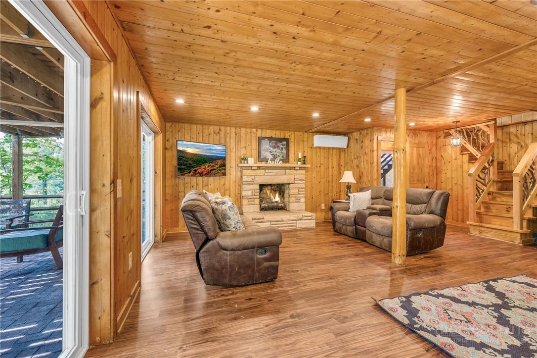 Image number 8 for the current listing