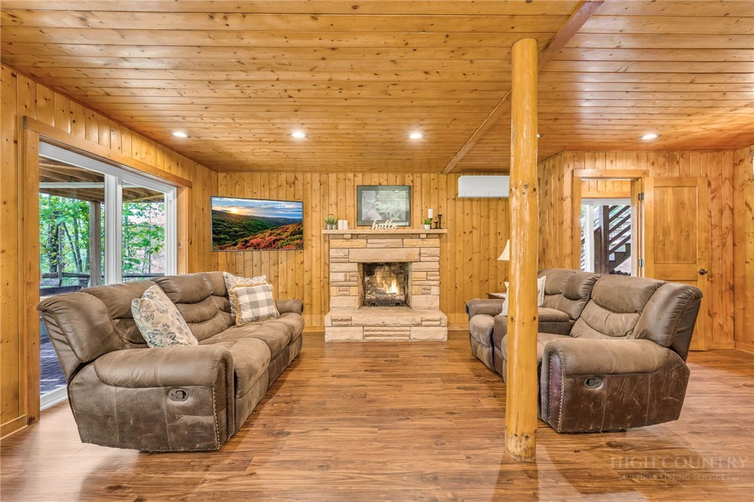 Image number 6 for the current listing