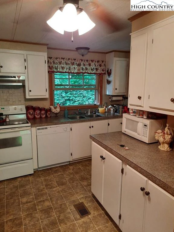 Image number 11 for the current listing