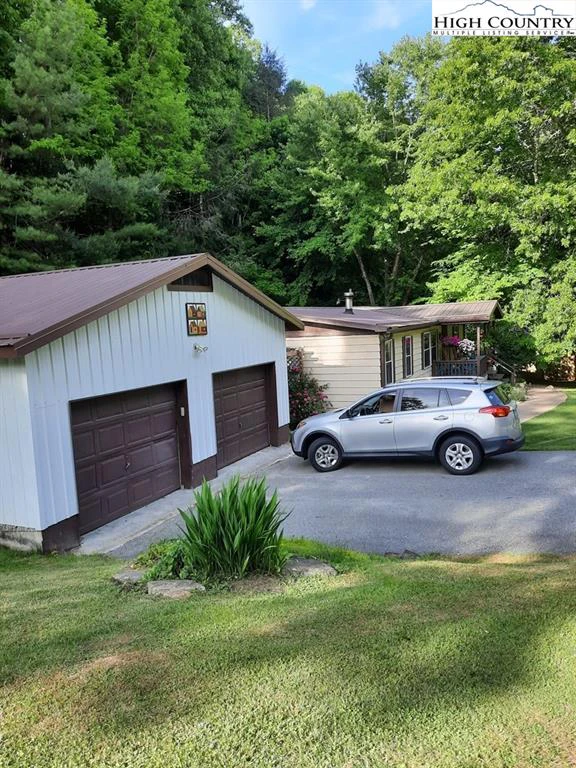 Image number 19 for the current listing