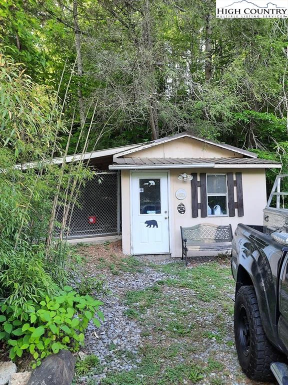 Image number 18 for the current listing