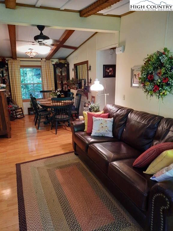 Image number 12 for the current listing