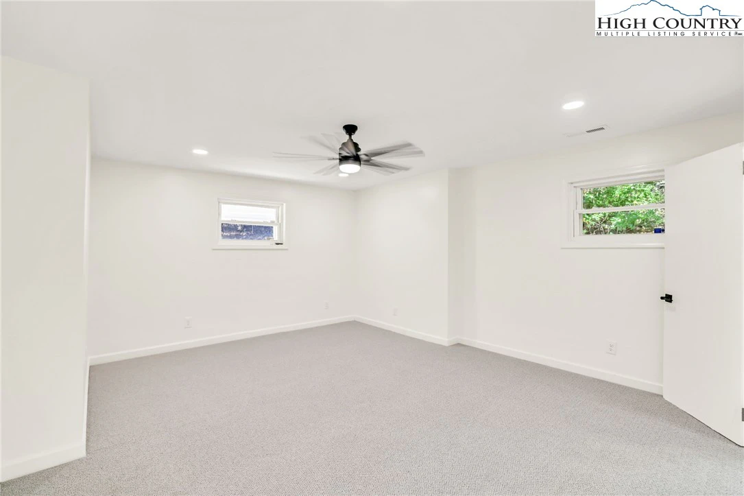 Image number 18 for the current listing