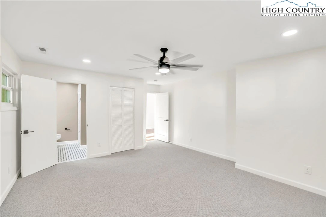 Image number 17 for the current listing