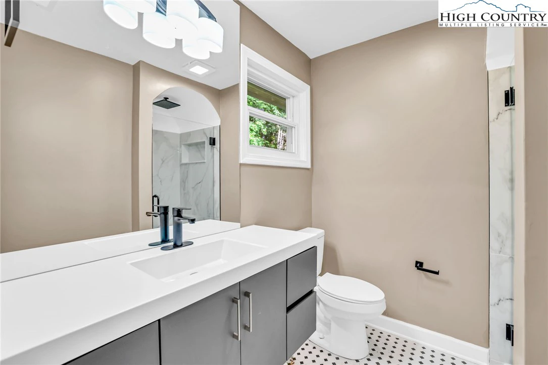 Image number 2 for the current listing