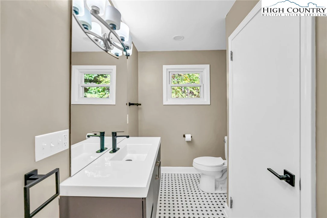 Image number 12 for the current listing