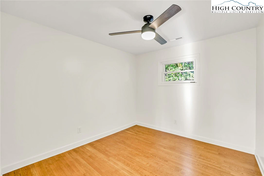 Image number 11 for the current listing