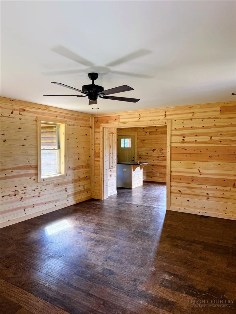 Image number 8 for the current listing