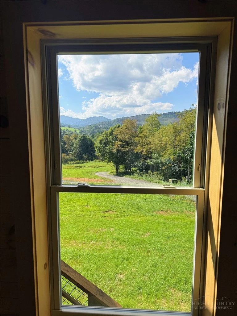 Image number 11 for the current listing