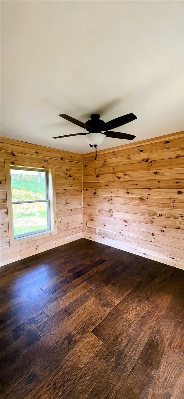 Image number 13 for the current listing