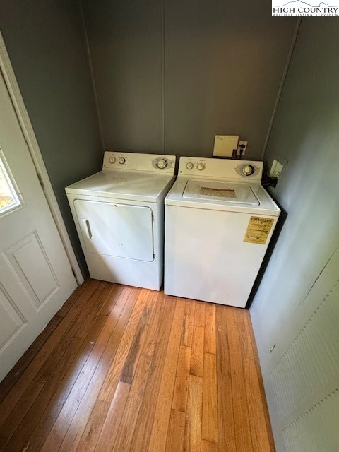 Image number 14 for the current listing