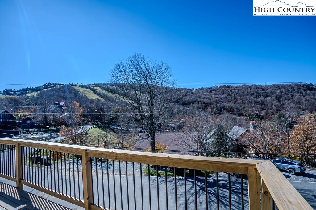 Image number 15 for the current listing