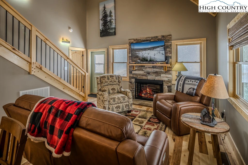 Image number 2 for the current listing