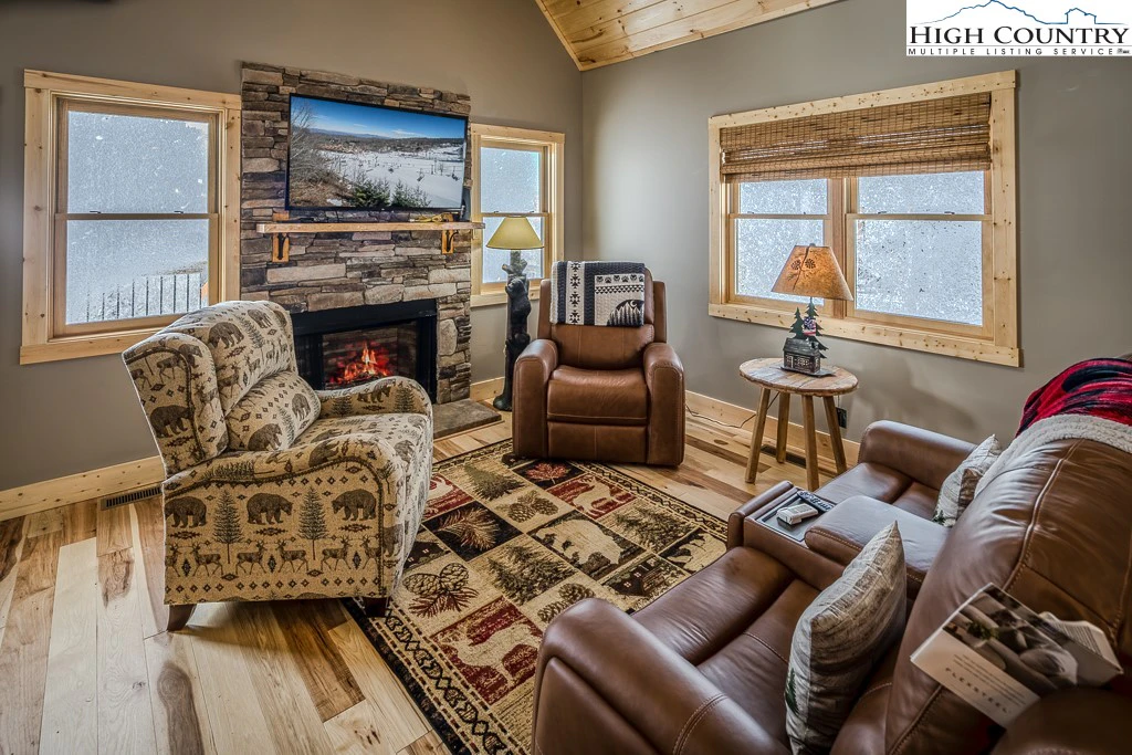 Image number 9 for the current listing