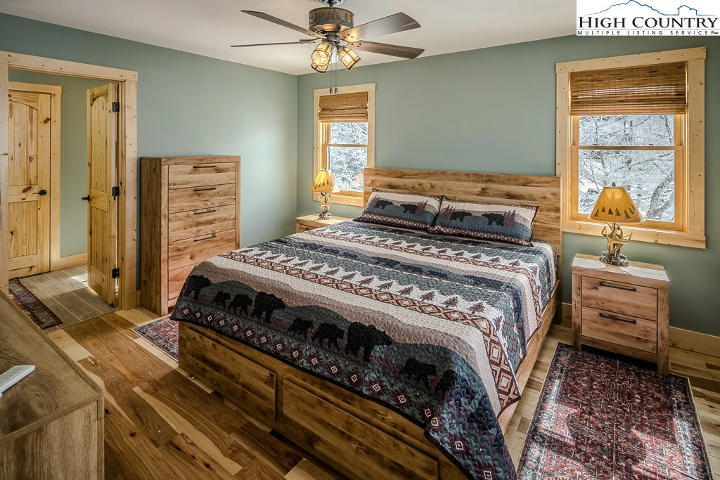 Image number 7 for the current listing