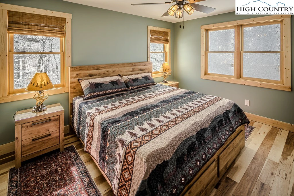 Image number 6 for the current listing