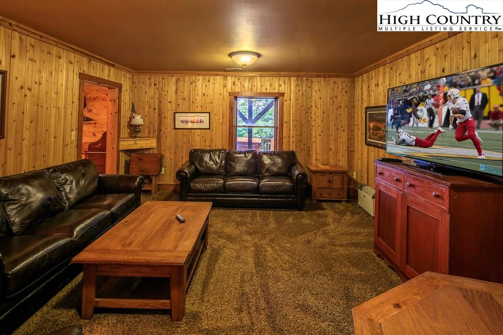 Image number 8 for the current listing