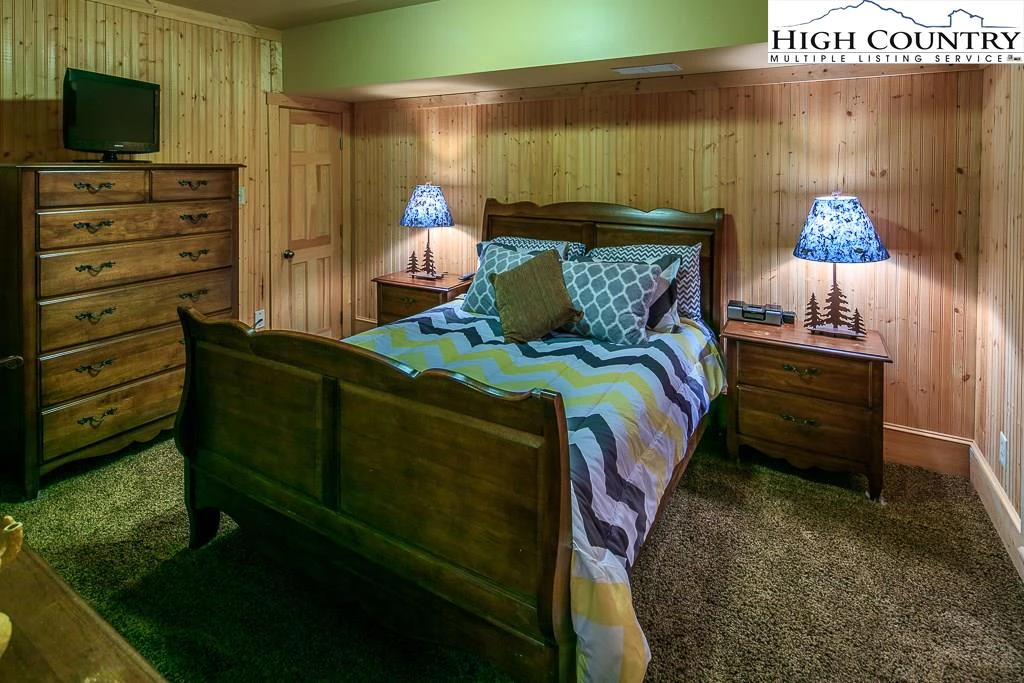 Image number 9 for the current listing