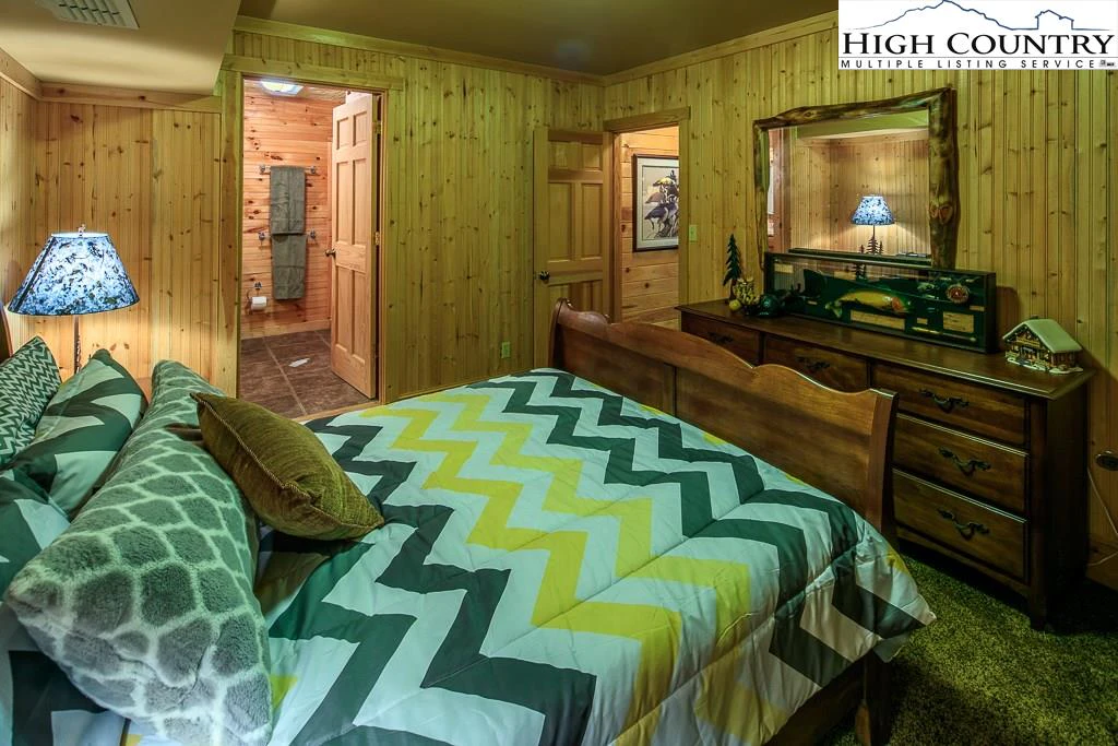 Image number 2 for the current listing