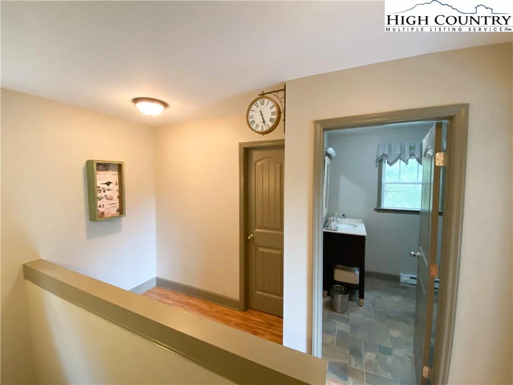 Image number 20 for the current listing
