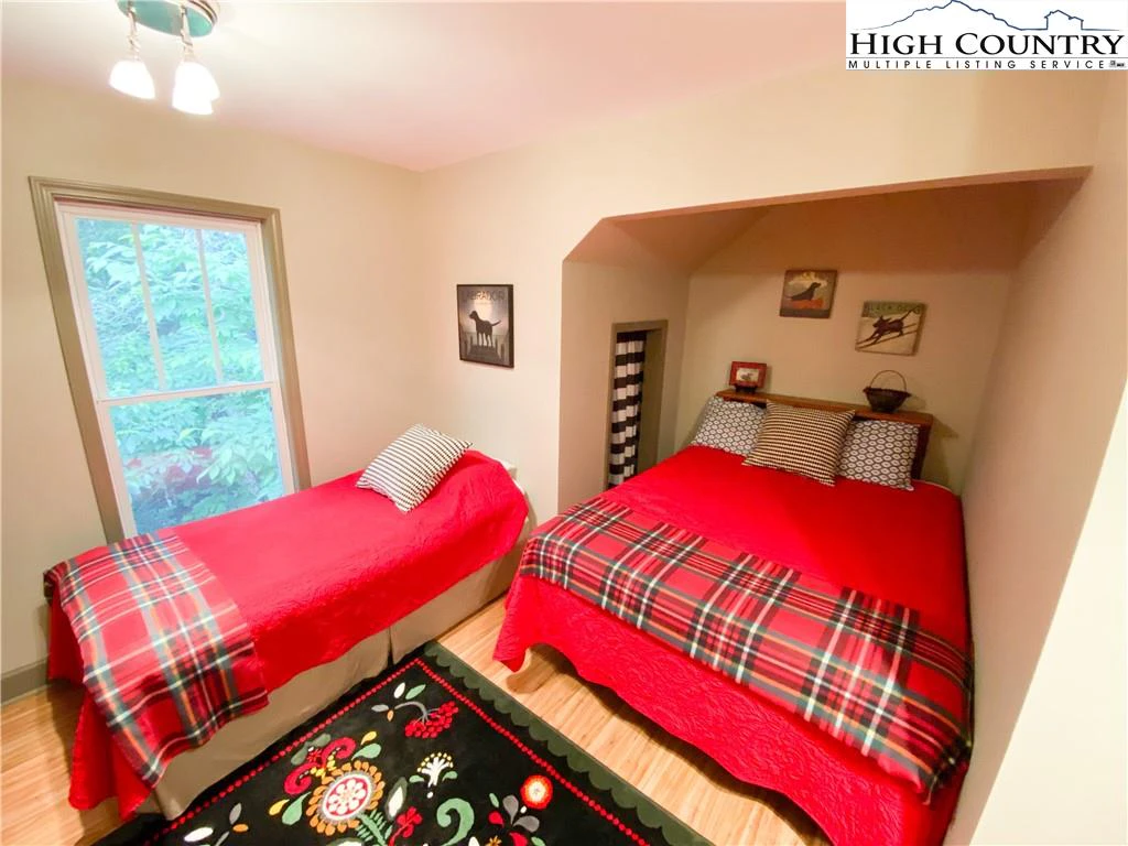 Image number 10 for the current listing