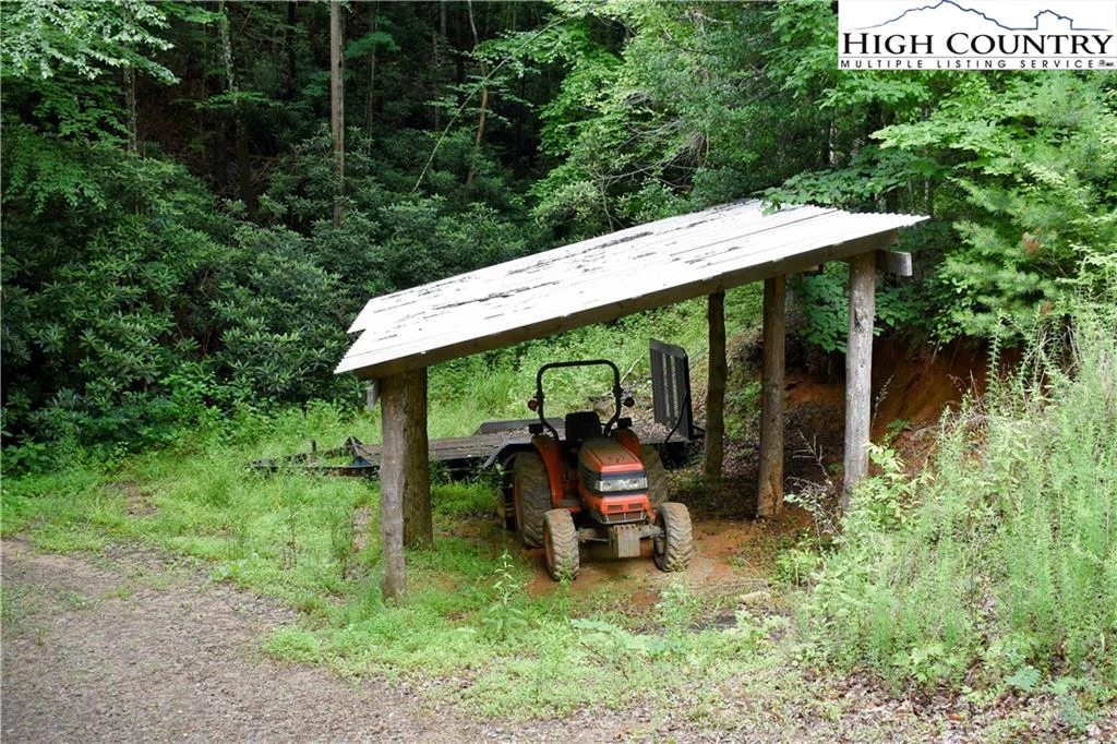 Image number 13 for the current listing