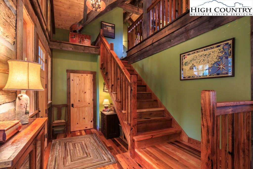 Image number 3 for the current listing