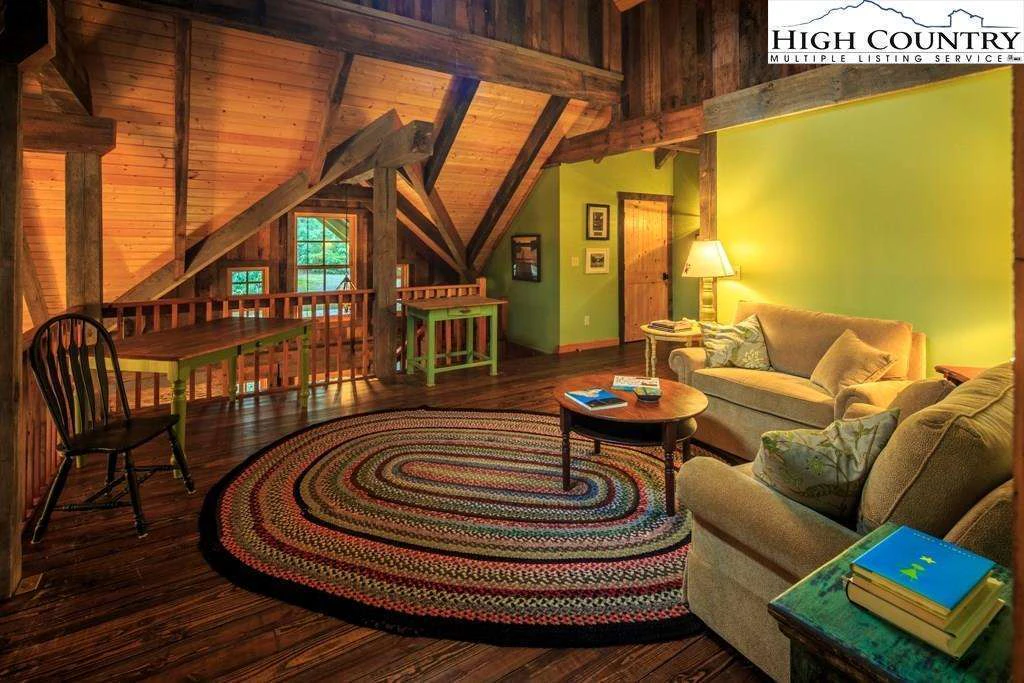 Image number 2 for the current listing